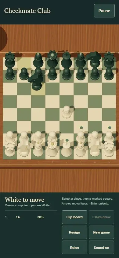 Checkmate Club legal destination highlights and move controls at phone width.